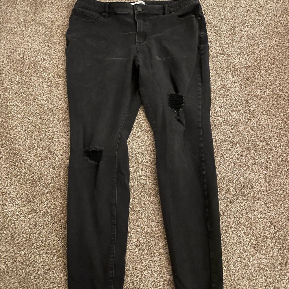 Distressed skinny jeans